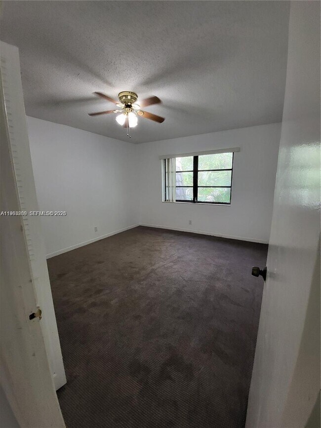 Building Photo - 3125 Oakland Shores Dr