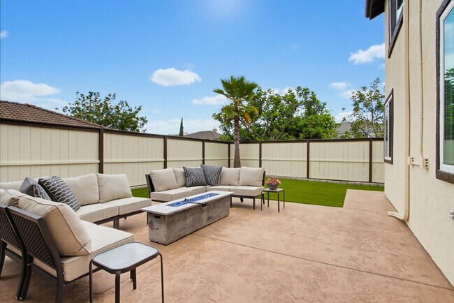 Building Photo - 3239 Canyon View Dr