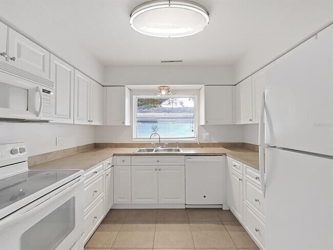 Building Photo - 1701 Laurie Ln