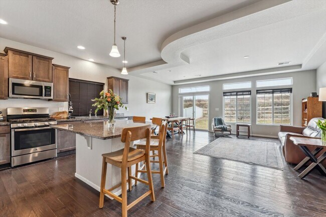 Building Photo - Beautiful 3 bedroom, 3 bath home backs to ...