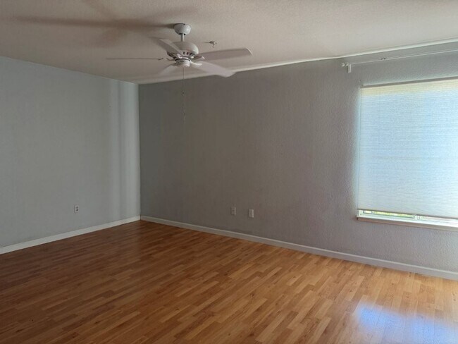 Building Photo - 315 N Cottonwood St