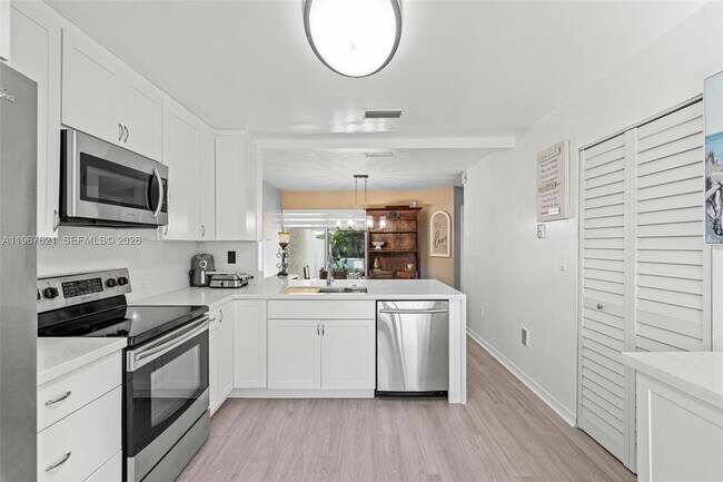 Building Photo - 9439 SW 123rd Ave Ct