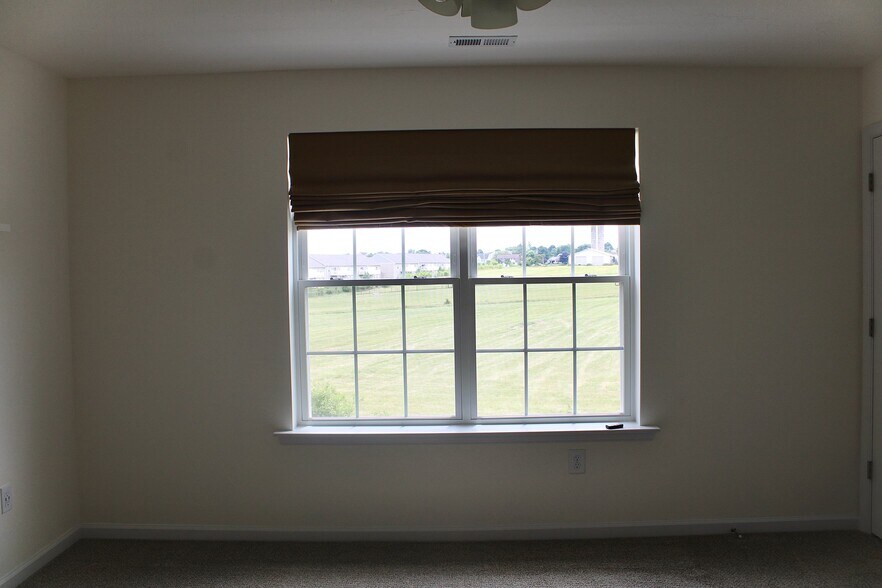 Building Photo - 3764 Castle Dr