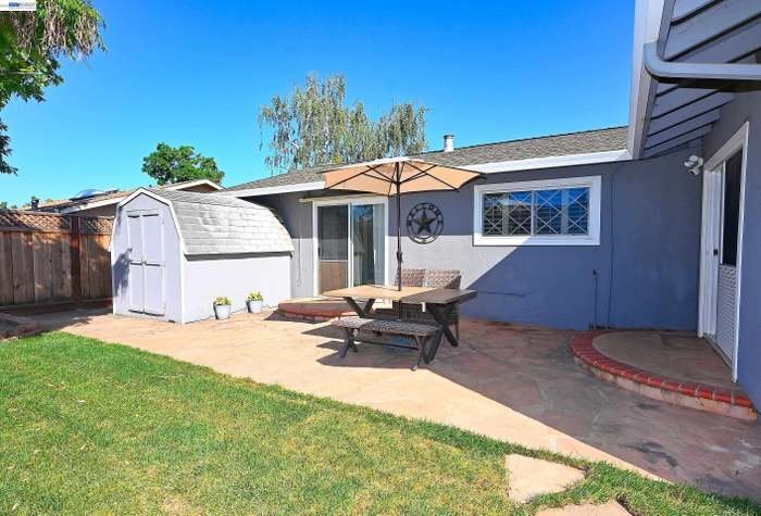 Building Photo - 749 Moraga Dr