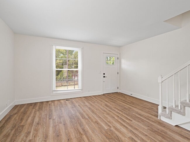 Building Photo - Completely Renovated 2BR, 1.5BA Duplex in West Nashville!