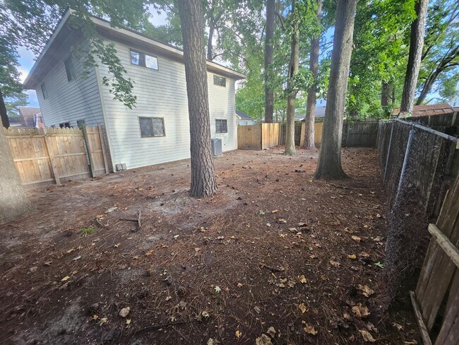 Building Photo - 713 S Rosemont Rd