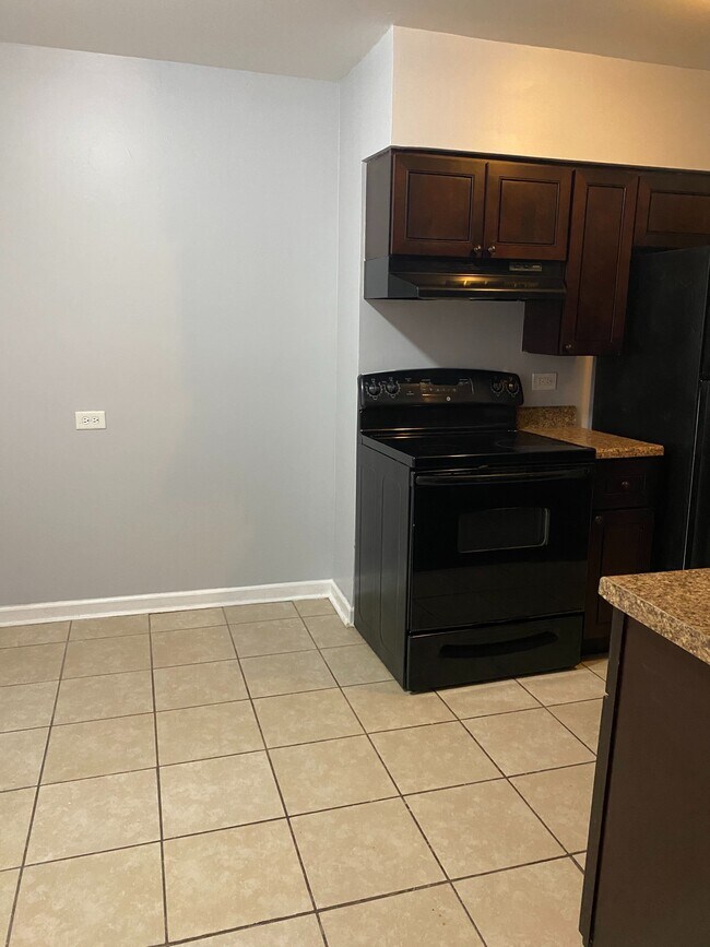 Building Photo - 8023 S Ellis Ave