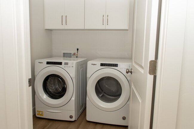 Building Photo - 418-1580 1580 E