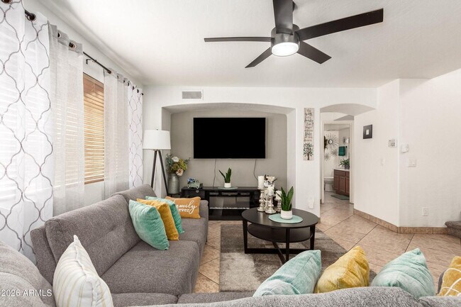 Building Photo - 13829 W Rovey Ave