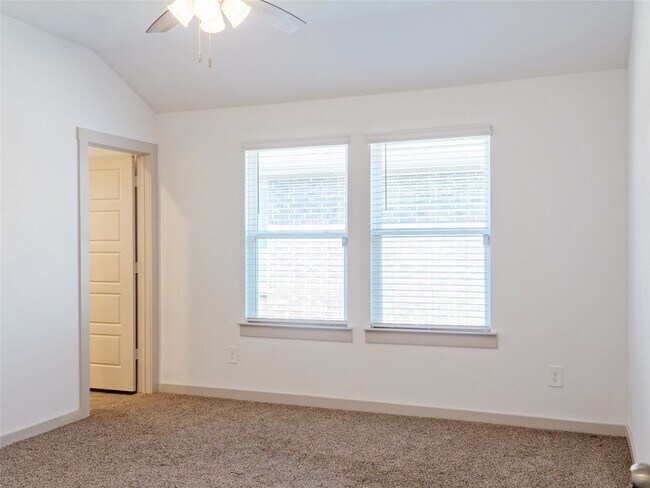 Building Photo - 711 Boer Plns Dr