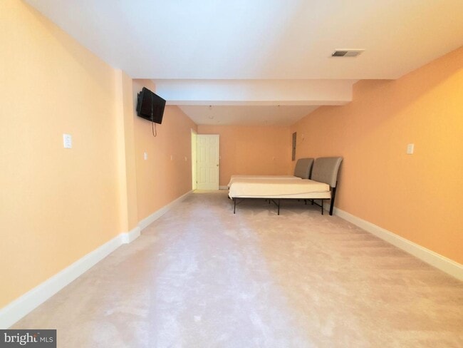 Building Photo - 20960 Capilano Ct