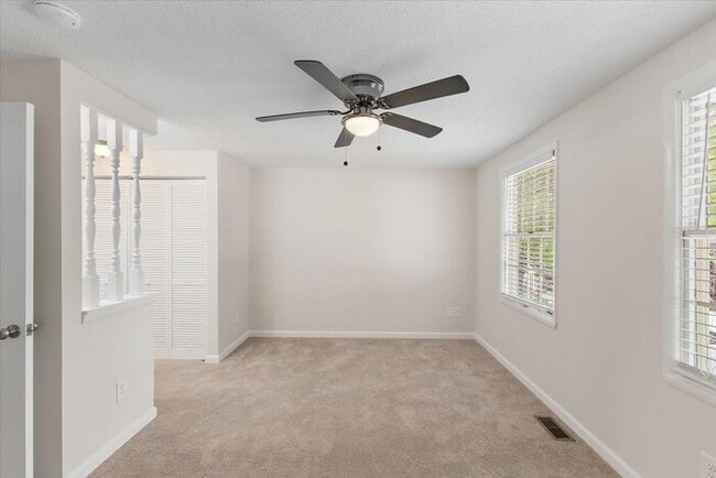 Building Photo - Beautifully Renovated Townhome For Rent In...