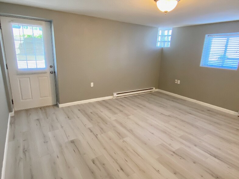 Building Photo - 116 E Stuart St