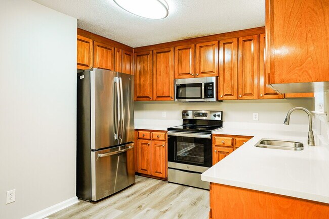 Building Photo - 121 Westonridge Run