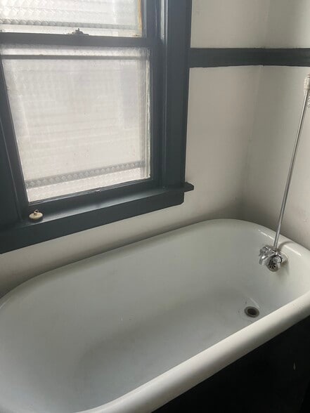 Claw foot tub - 811 E Hadley St