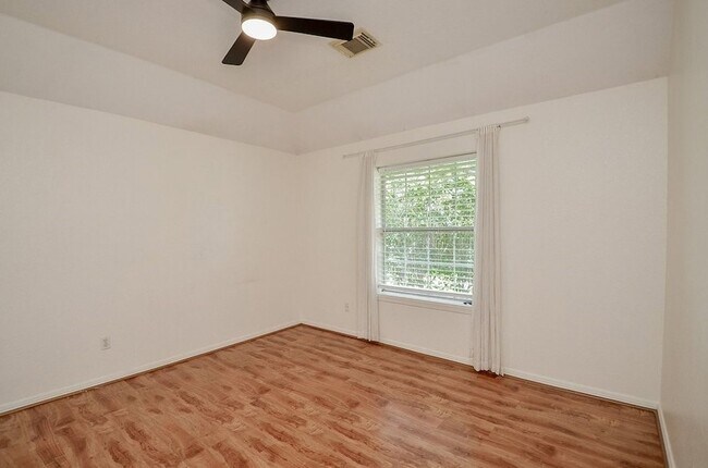 Building Photo - 2515 Lansing Cir