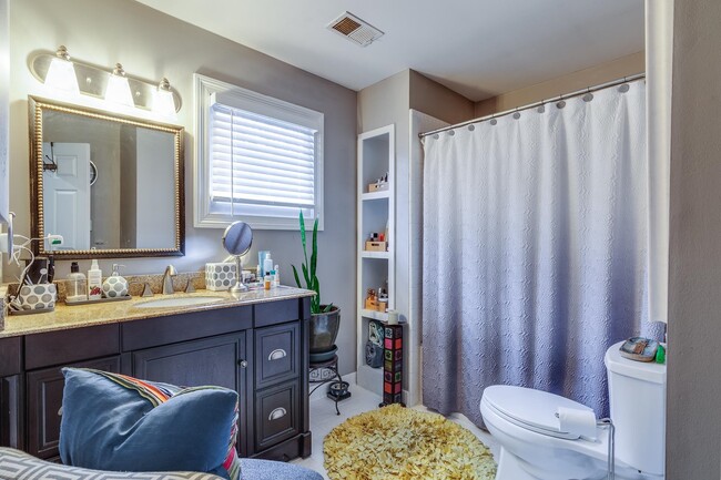 Building Photo - 1986 Eastend Dr