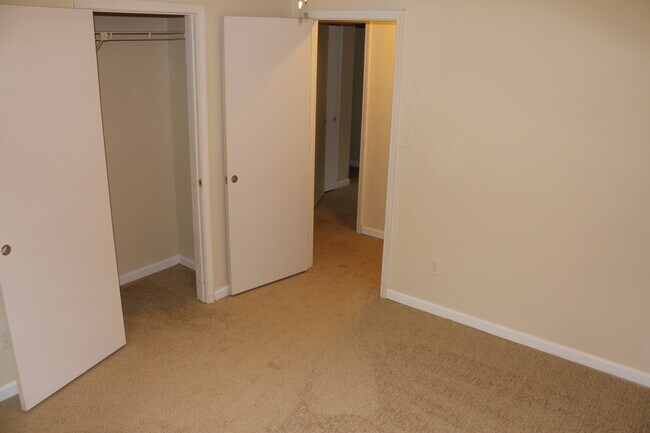 Building Photo - 1410 Ashbrook Dr NW