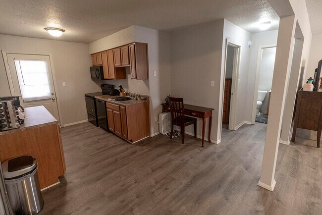 Building Photo - 204 Wheaton Ct