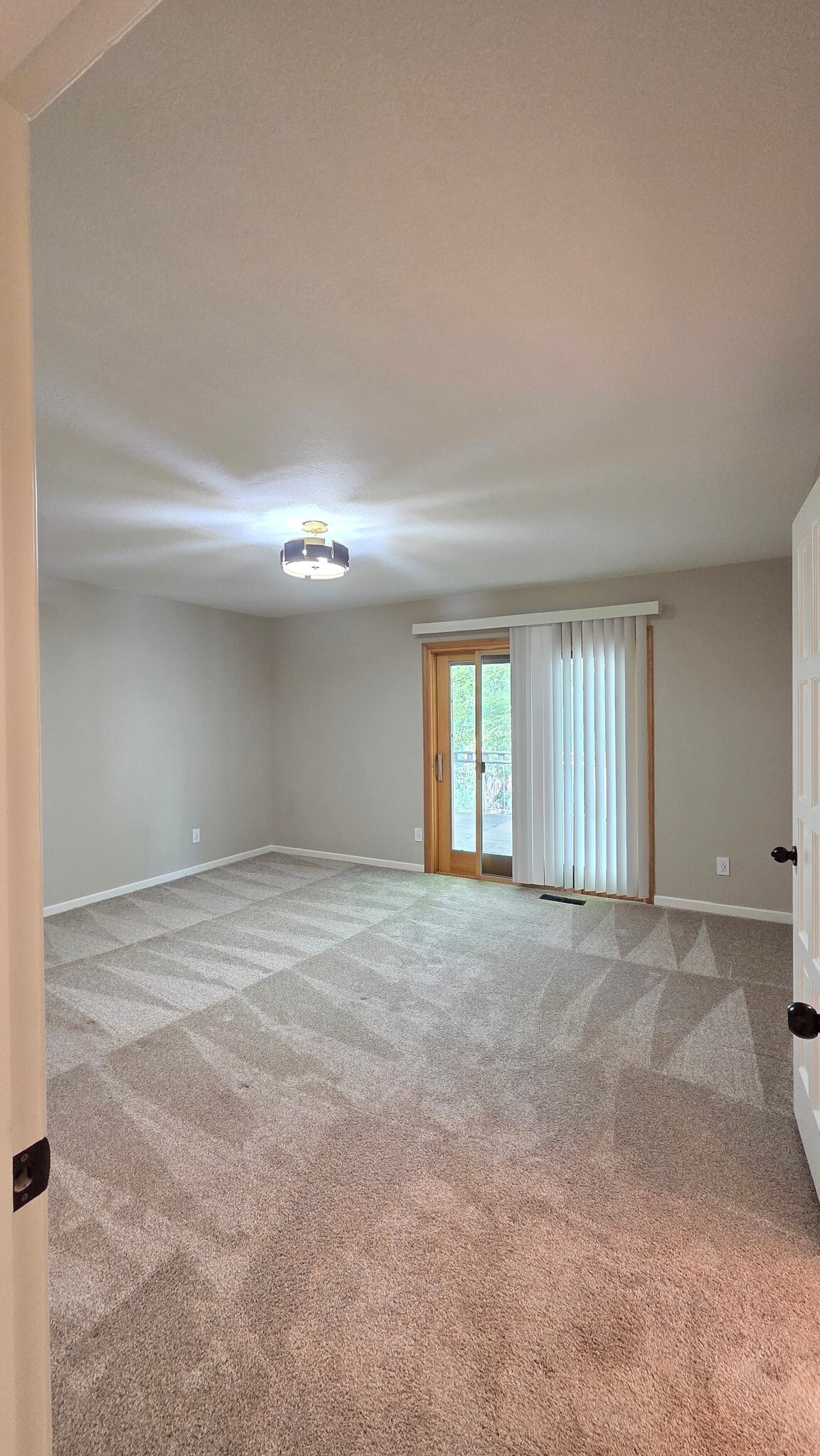 Building Photo - 16932 Greentree Ave