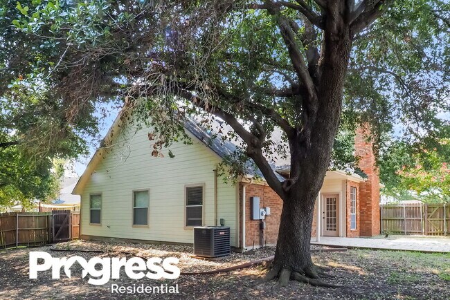Building Photo - 4130 Briar Hill Dr