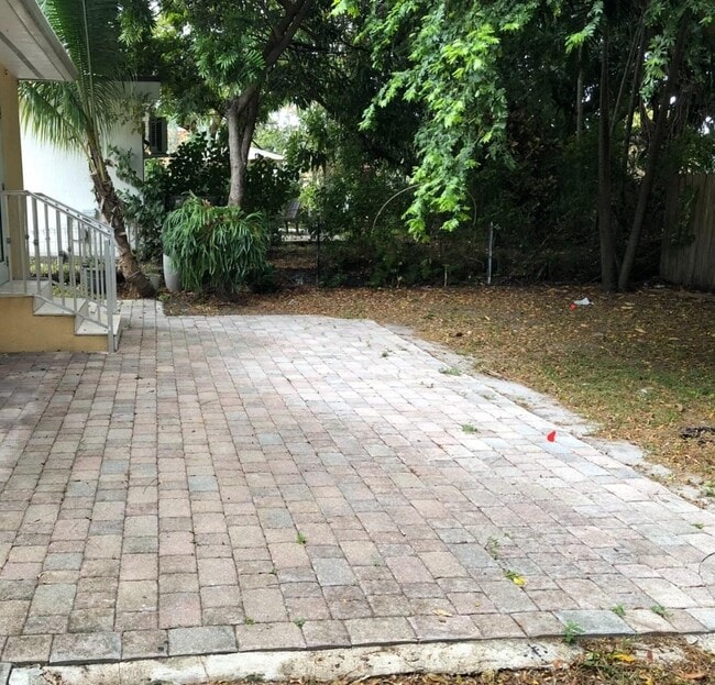 Building Photo - 4245 SW 7th St