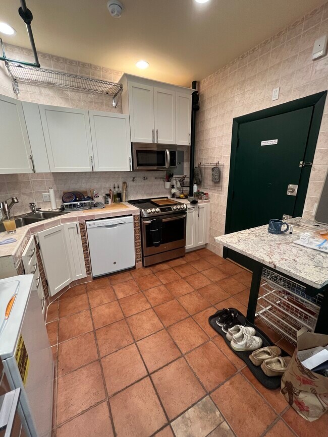 Building Photo - 520 Beacon St