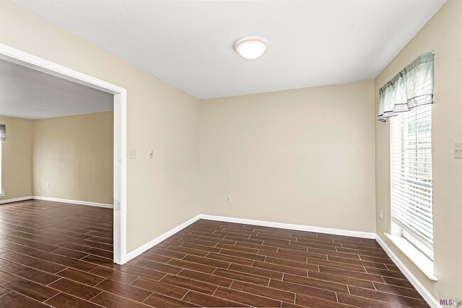 Building Photo - 522 S Flannery Rd
