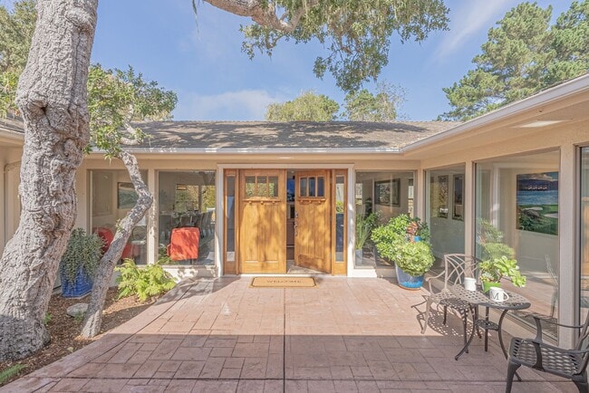 Primary Photo - Perfect Location! 10-minute walk to the Oc...