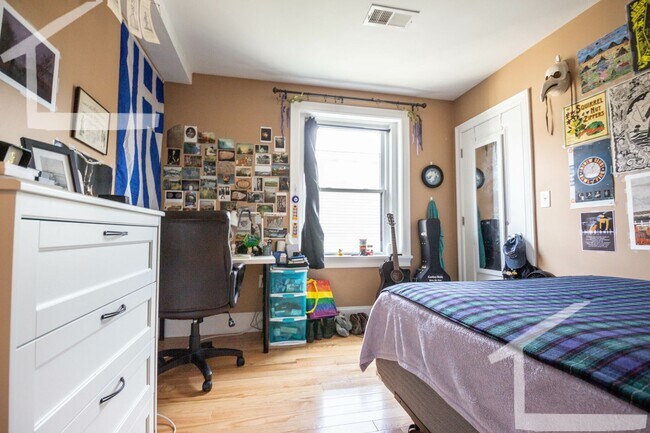 Building Photo - HOT BROOKLINE LISTING!!!!!