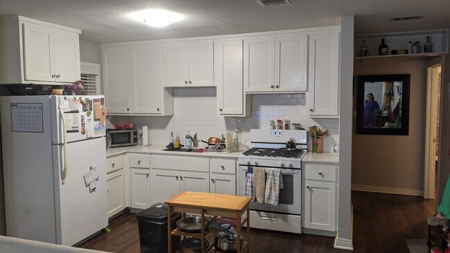 Building Photo - 6017 Sheridan Ave