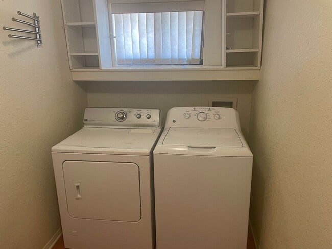 Building Photo - 30 Quartz Dr