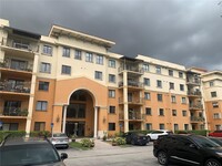 Building Photo - 9340 Fontainebleau Blvd