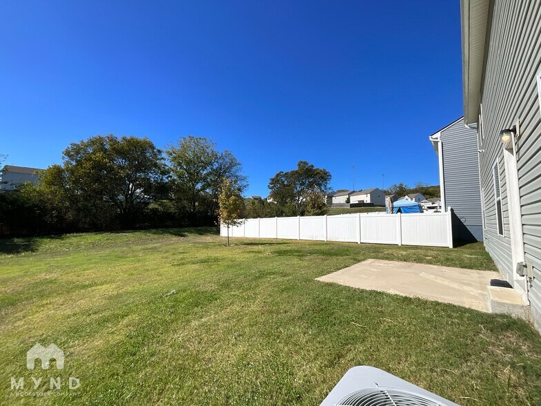 Building Photo - 2065 Westchester Dr