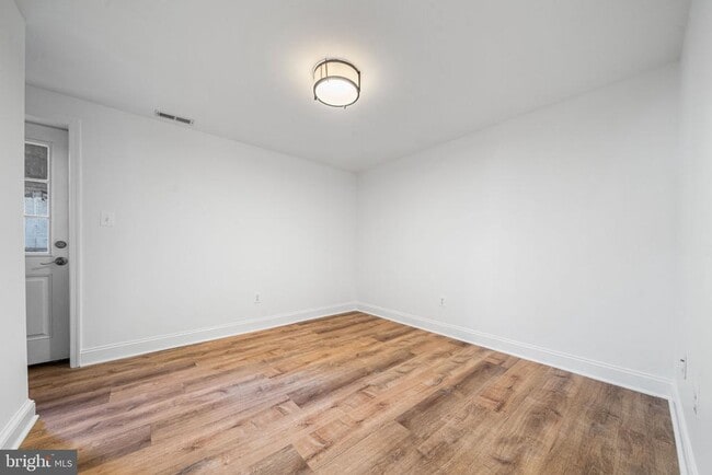 Building Photo - 2718 S June St