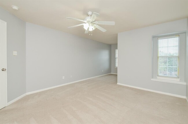 Building Photo - 2707 Roaring Oaks Ln