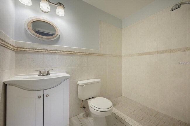 Building Photo - 2608 Hidden Lake Dr N