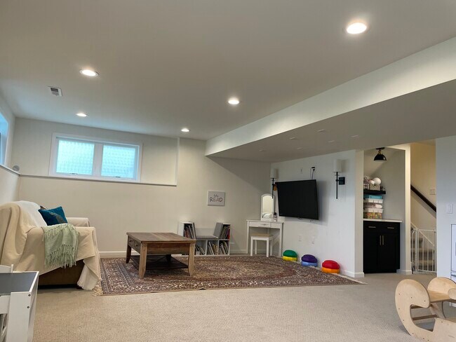 Building Photo - 708 Gingergrass Way