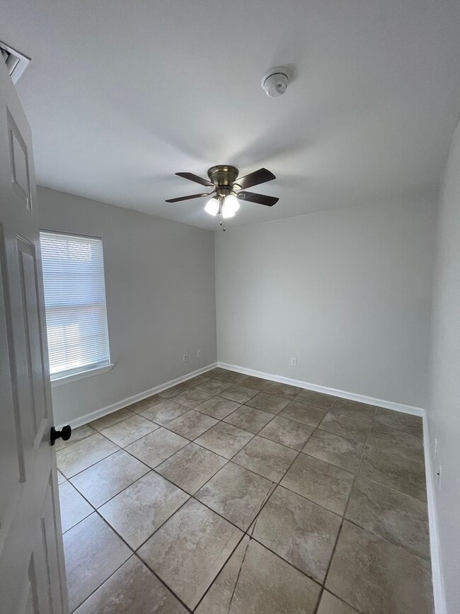 Building Photo - 191 Leeswood Cir