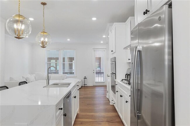 Building Photo - 6543 Beacon Dr