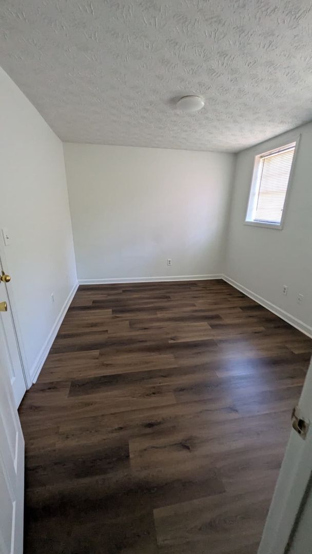 Building Photo - Charming 5 Bed/2 Bath home in Riverdale!