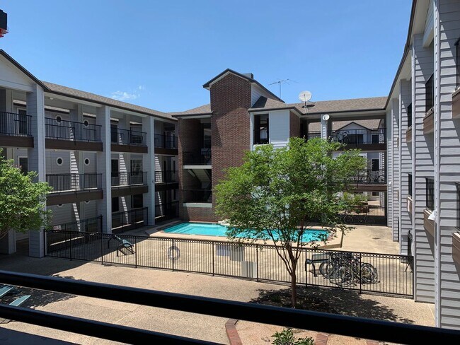 Building Photo - PRE-LEASE 2025/2026: Centennial Must Have!
