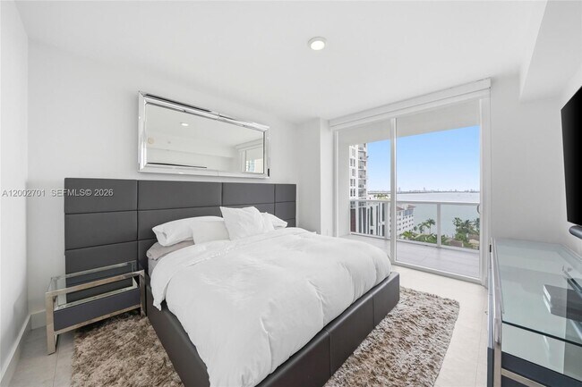 Building Photo - 600 NE 27th St