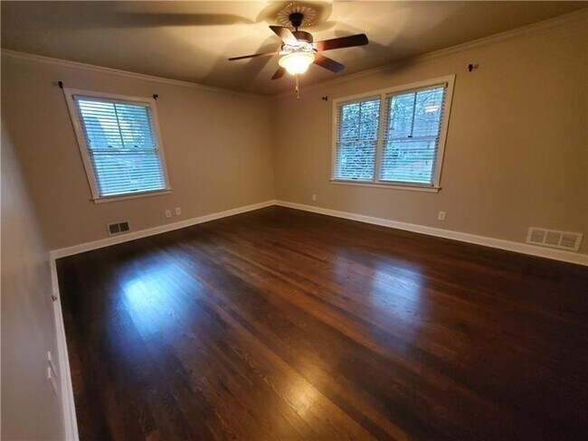 Building Photo - 4615 Mystic Dr NE