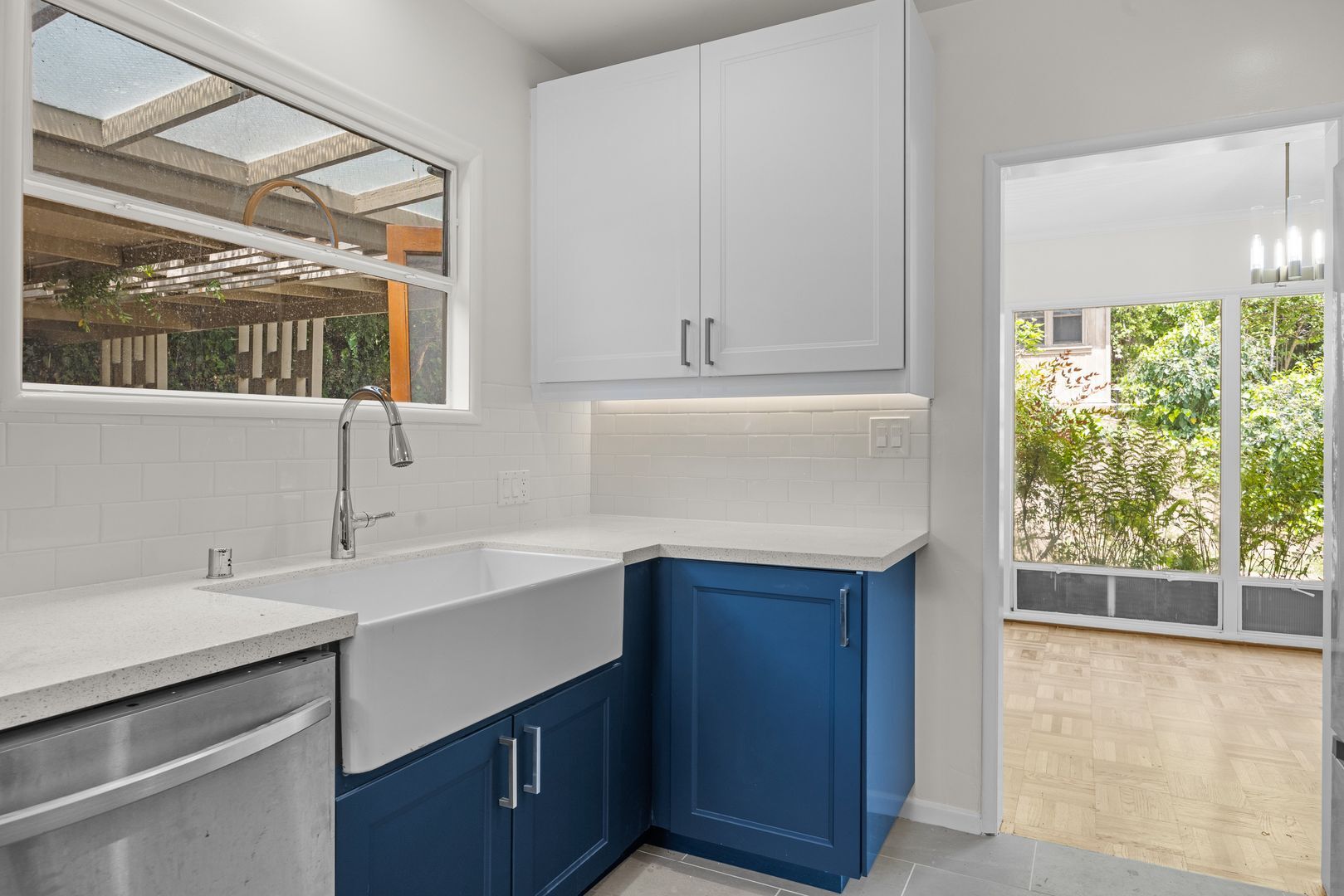 Building Photo - Classic Mid-Century home moments from Fryman Canyon