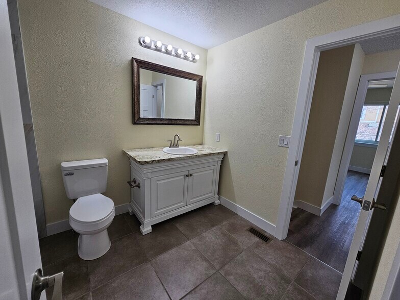 Building Photo - 5875 Granby Hill Dr