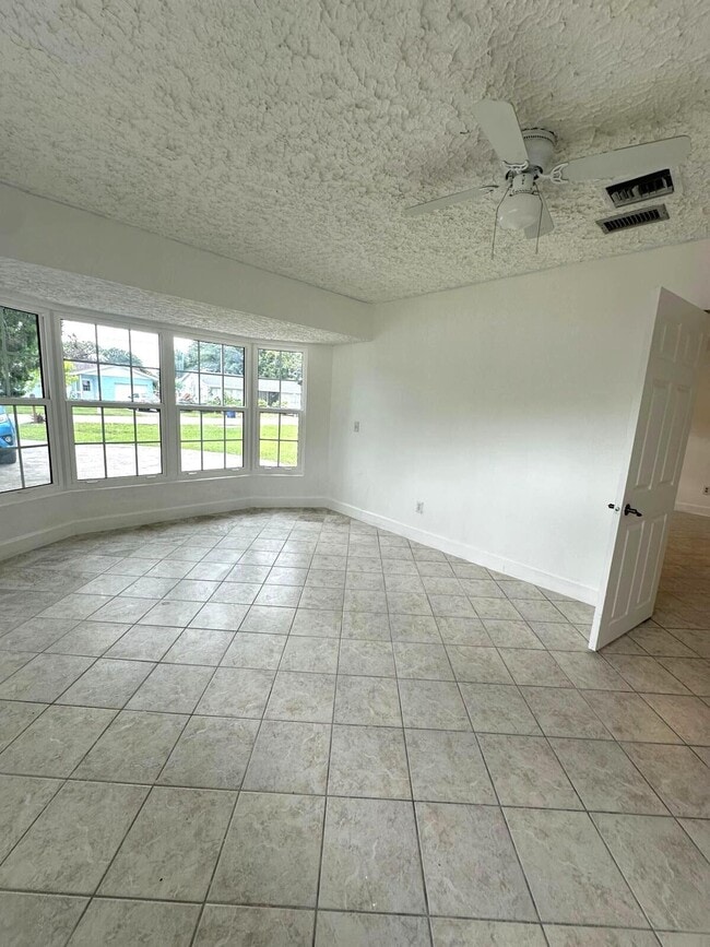 Building Photo - 1032 Martinique Ave