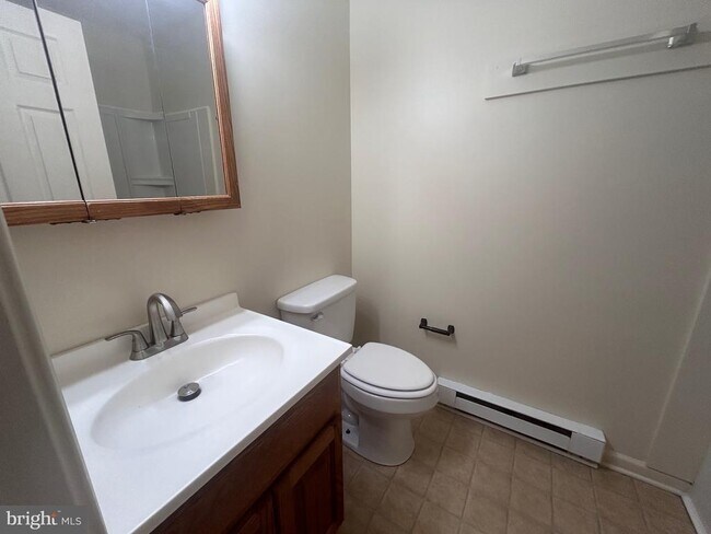 Building Photo - 222 Waterford Ln
