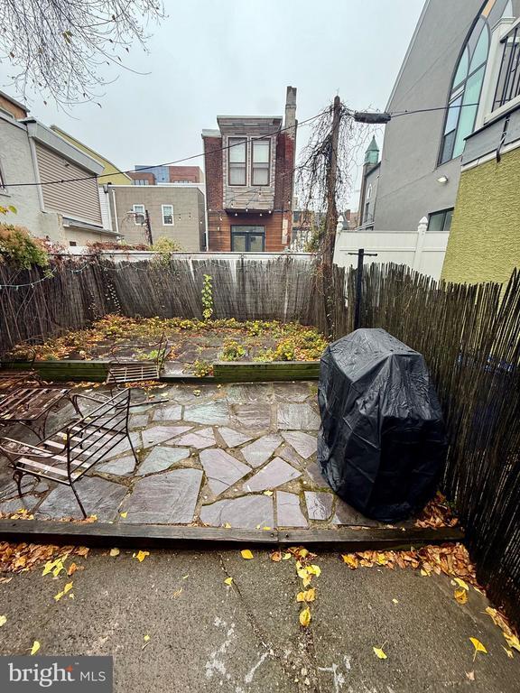 Building Photo - 1249 E Oxford St