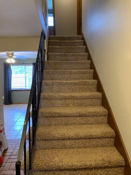 Building Photo - 641 Belle Air Ave